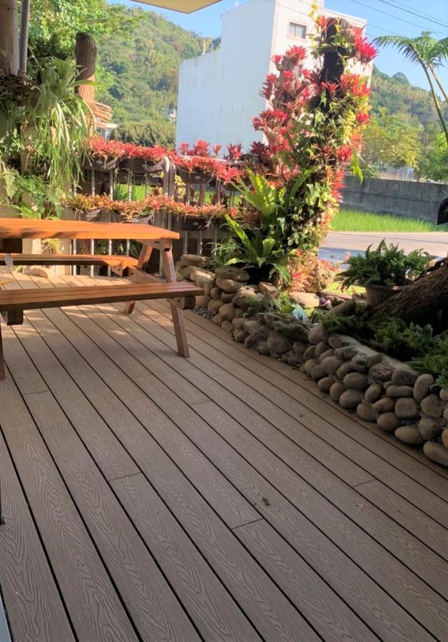 蘊慢築 茶花藝主題民宿 Yun Man Zhu Homestay Gongguan Esterno foto