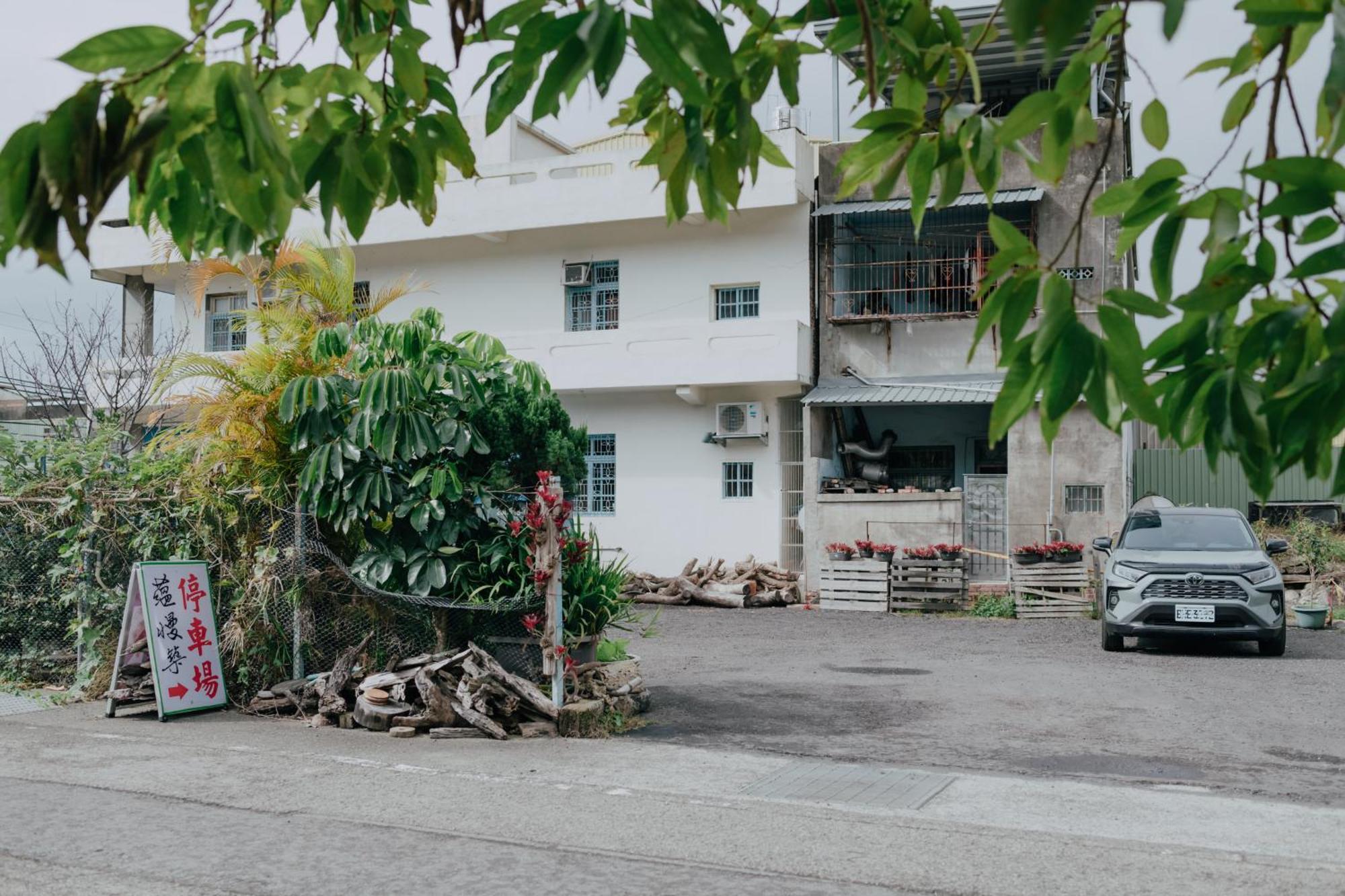 蘊慢築 茶花藝主題民宿 Yun Man Zhu Homestay Gongguan Esterno foto
